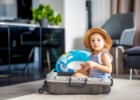 Podróż z dzieckiem – co spakować na wyjazd? Lista niezbędnych rzeczy na długie i krótkie podróże