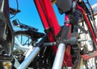 Proste rozwiązanie, plastikowe "łapy" potrafią mocno porysować ramę roweru.