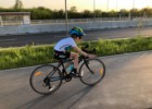 8 latek na dziecięcym rowerze szosowym Frog Road 67 w kolorze Team Sky Black