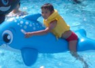 Marcel na basenie - miejsca przyjazne dzieciom