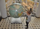 Globus w Muzeum Geologicznym zaciekawił naszego Szymka