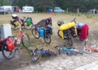 Na polu namiotowym w Bornem Sulinowie. Warunki raczej średnie i głośne imprezy ale dzieciaki nie narzekały.