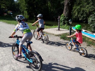 Wycieczki rowerowe z dziećmi - porady i trasy dla rodziców samodzielnych rowerzystów