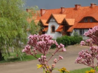 Aktywny wypoczynek z dziećmi nad jeziorem w Folwarku Łękuk