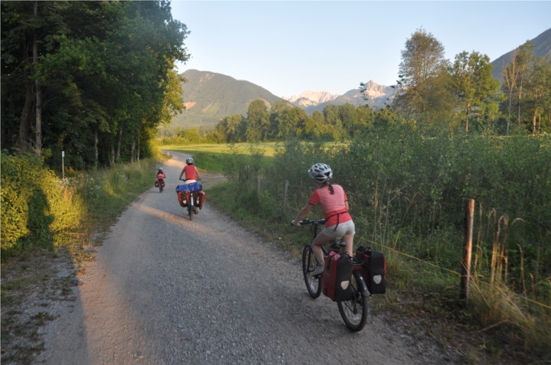 Frog 62 świetnie spisywał się na szutrowych nawierzchniach trasy Drauradweg w Austrii