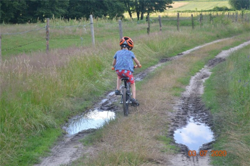 Kubikes 16" w wersji MTB bardzo dobrze spisuje się w trudniejszym terenie