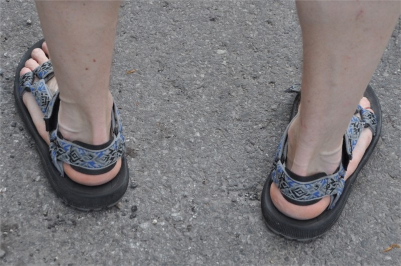 Sandały dobrze trzymają stopę jednocześnie nie obcierając jej