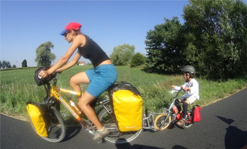 Ola i Kajtek na 12" rowerku z Follow Me - Kajtostany w drodze do Boruszyna