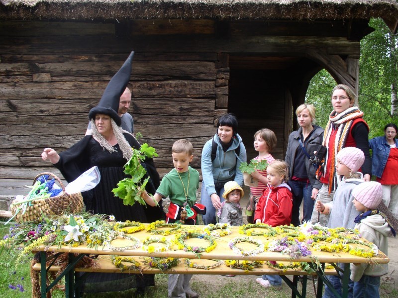 Obchody świętojańskie w Muzeum we Wdzydzach Kiszewskich