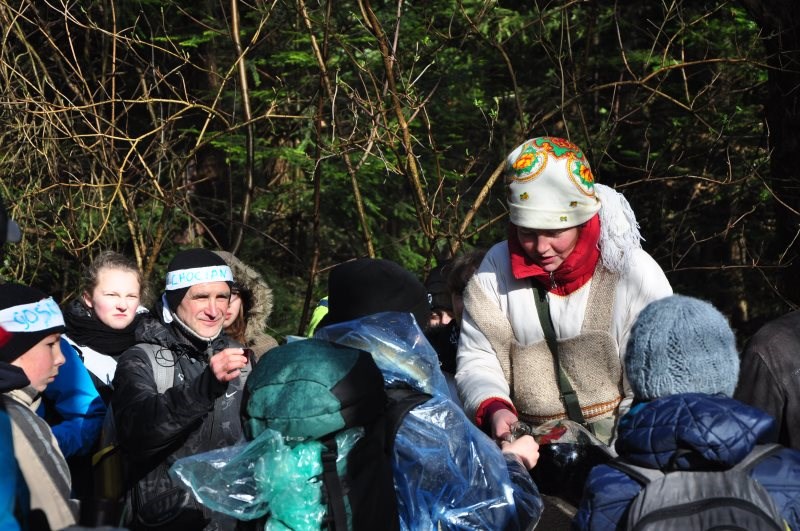 Poczęstunek nalewką truskawkową - regionalny rarytas