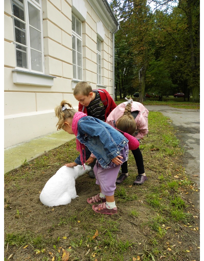 Jedna z figurek szlaku - atrakcje dla dzieci mazowieckie