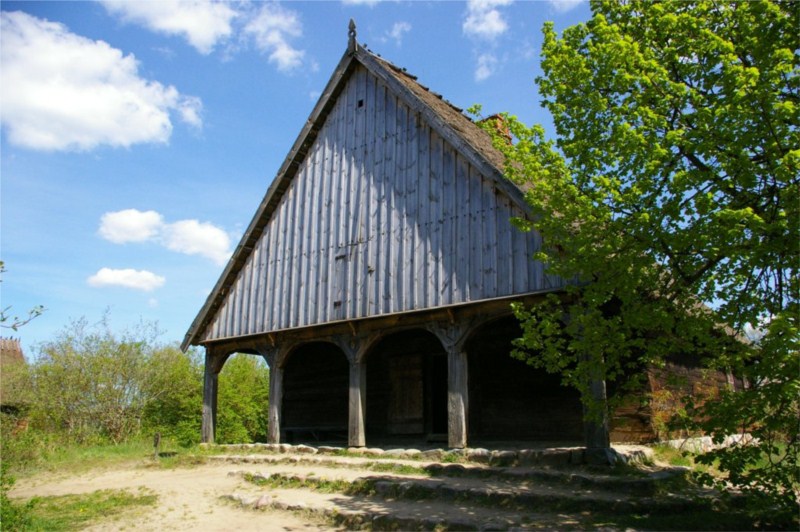 Chałupa z Lipuskiej Huty zbudowana w 1787 r.