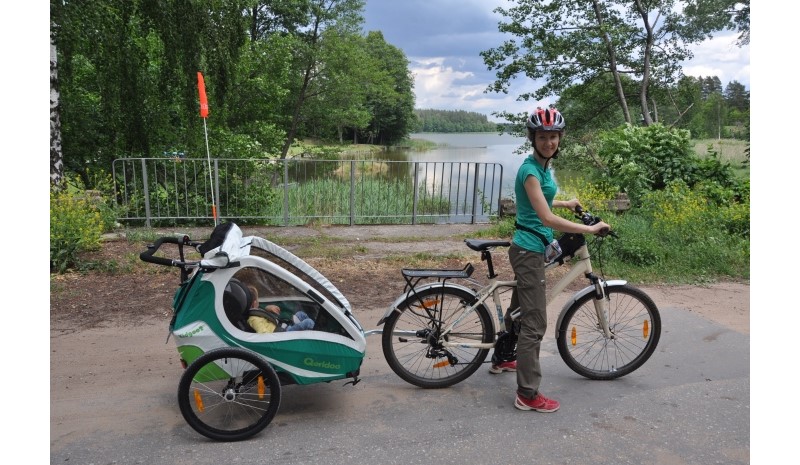 Z Qeridoo KidGoo 2 na Szlaku Green Velo w okolicach Augustowa.