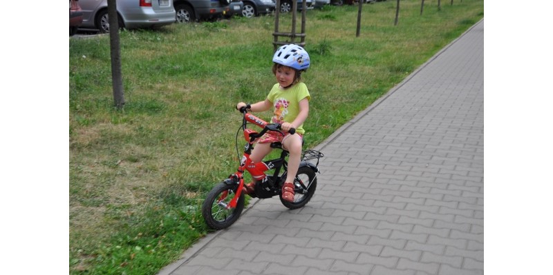 W trakcie nauki jazdy na rowerze upadki się zdarzają :)