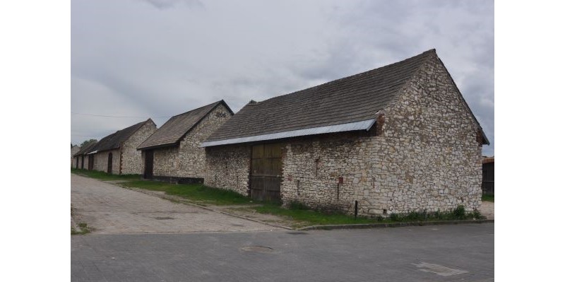 Zabytkowe stodoły w których odbywają się jarmarki