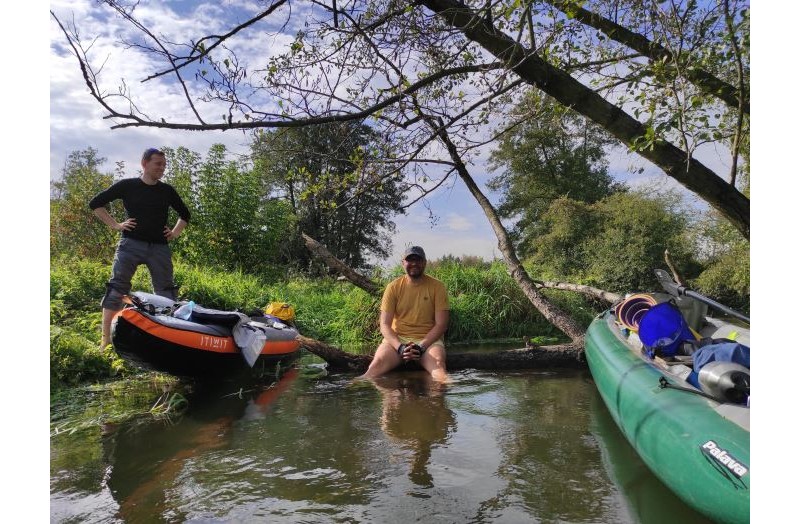 Był czas na delektowanie się pogodą i moczenie nóg w jesiennej Rawce