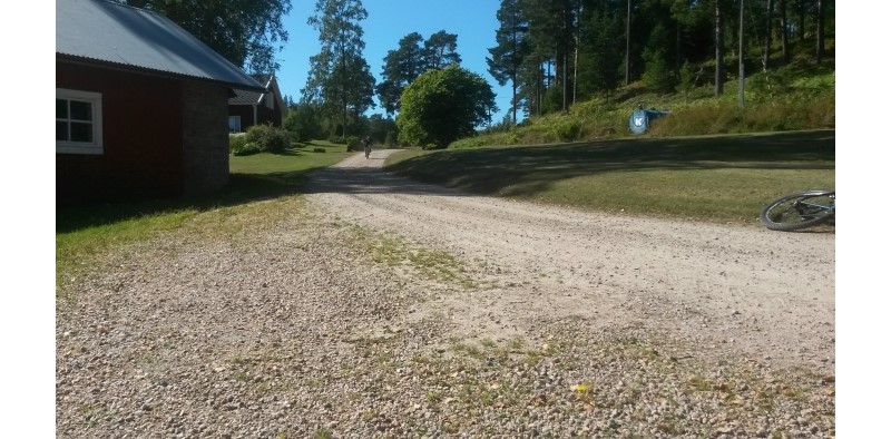 Szutrowe i asfaltowe drogi świetnie nadają się na wycieczkę rowerową