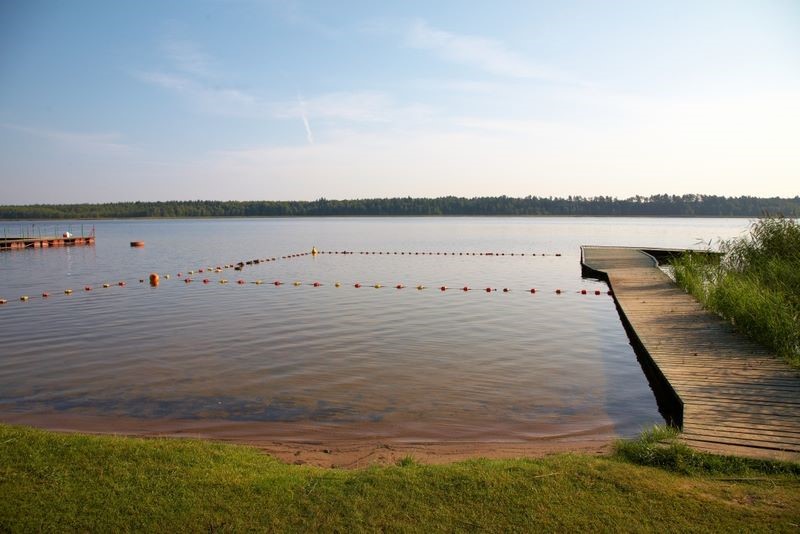 Plaża i pomost nad Jeziorem Necko